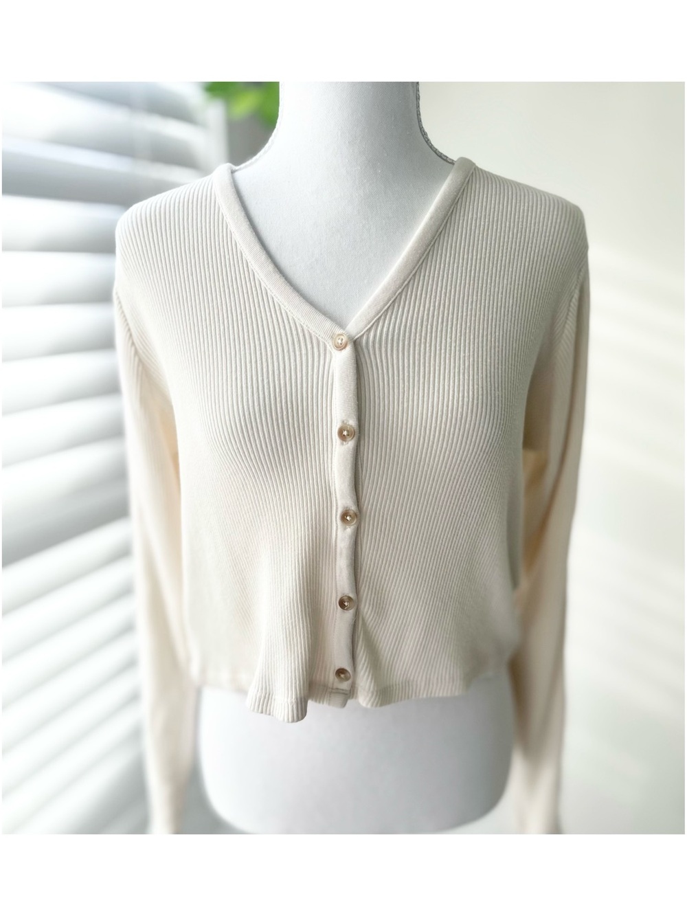 Levi's Cream Ribbed V-Neck Button-Up Cardigan